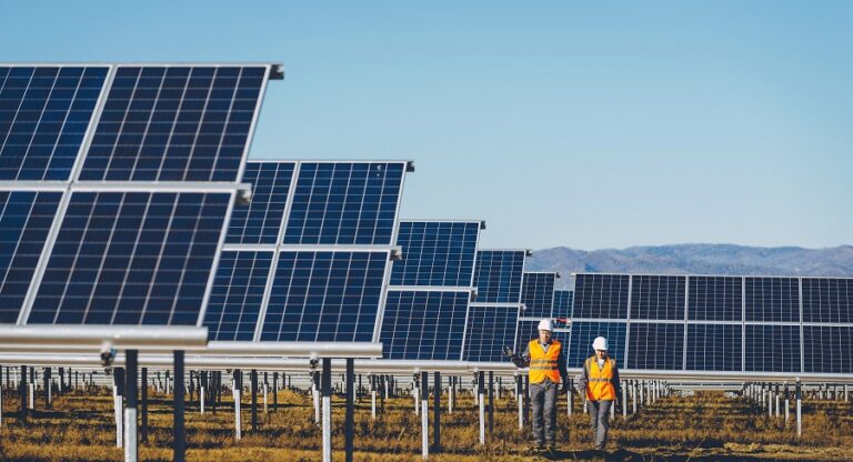 Egypt signs $700 renewable energy contracts in Kom Ombo Complex