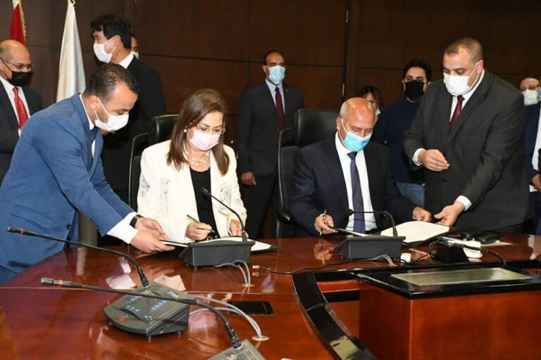 Egypt, Hyundai Rotem sign deal to modernize Cairo metro