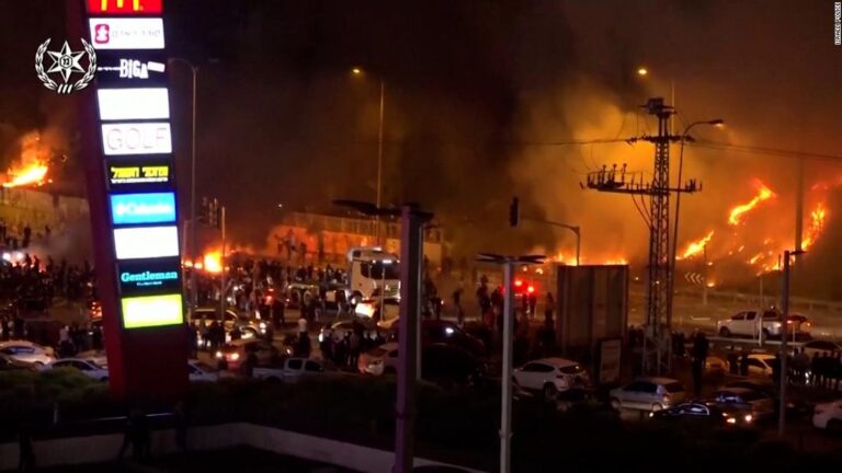 Video shows mob violence breaking out in ​two Israel​i cities