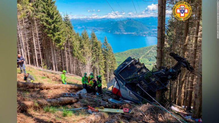 At least 8 killed in Italian cable car accident