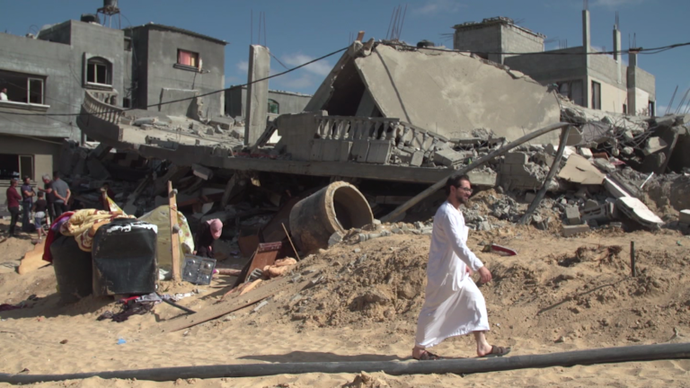 See the recovery efforts in Gaza as ceasefire appears to hold