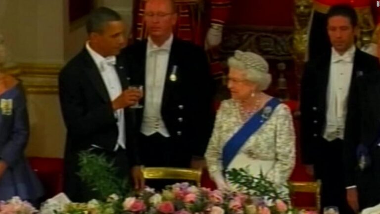 Obama’s awkward moment with Queen