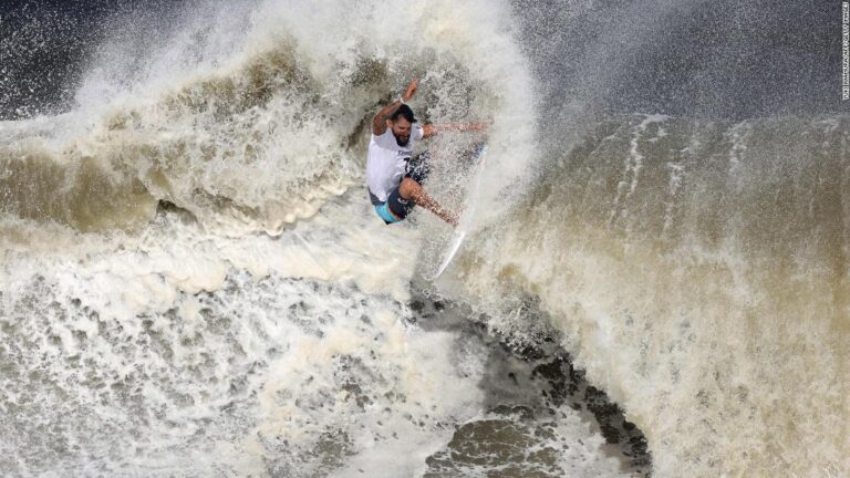 How surfer Italo Ferreira won gold after his board broke on his first wave