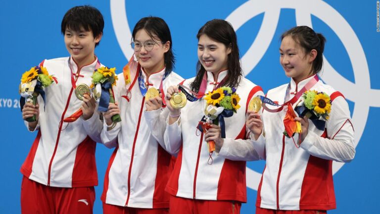 China breaks world record in women’s 4×200-meter freestyle relay