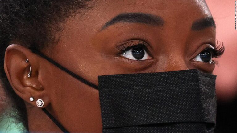 Simone Biles says she still has the ‘twisties’ and it’s impacting her on the 4 individual events