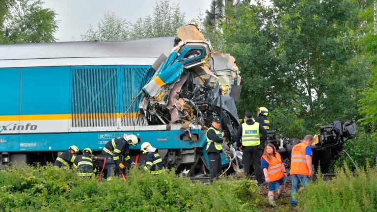 Three people killed and eight seriously injured in Czech train crash