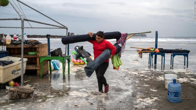Grace makes landfall as a category 3 hurricane in Mexico