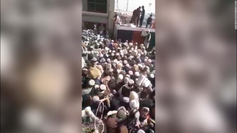 Deadly stampede at border crossing as thousands try to flee Afghanistan