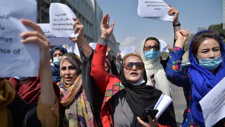 Women stage protest in Taliban-controlled Kabul
