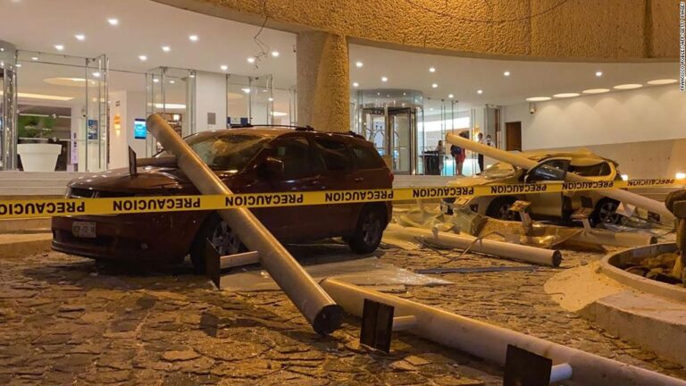 Powerful earthquake strikes southwest Mexico