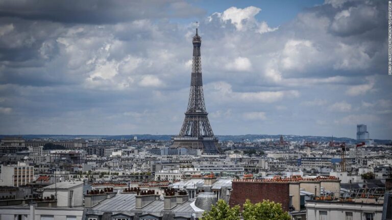 France bans unvaccinated American travelers