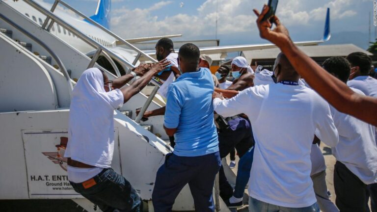 Chaos at Haiti airport after US deports migrants