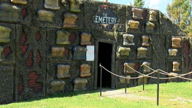Haunted house actor stabs an 11-year-old while trying to scare him