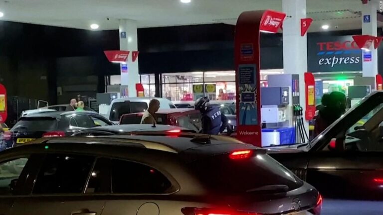 Video shows long queue at gas station amid supply shortage in London