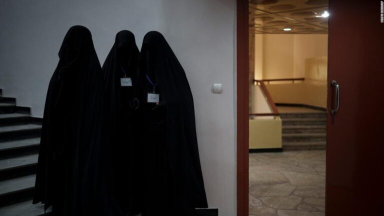 Afghan women barred from teaching or attending Kabul University