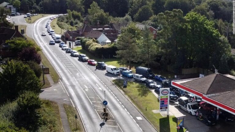 4 things to know about the UK gasoline crisis