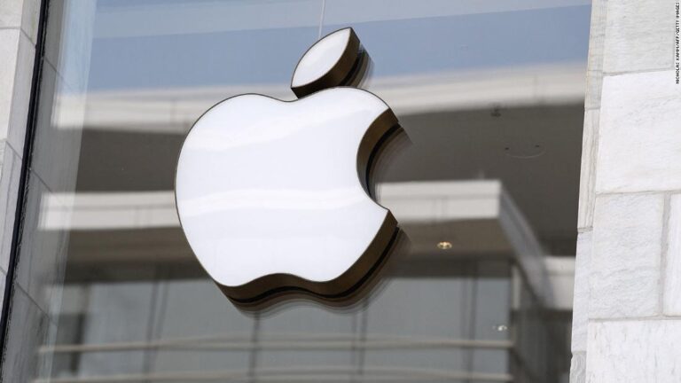 Apple Store security guard stabbed over face mask dispute in NYC