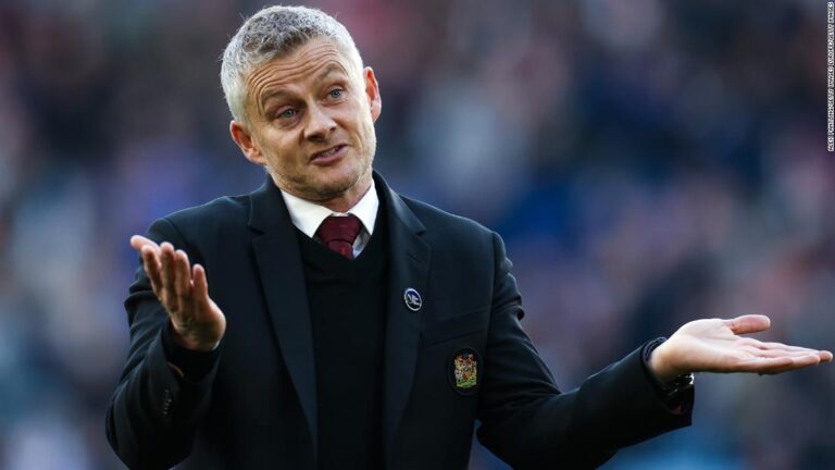 Pressure mounts on Ole Gunnar Solskjaer as Manchester United unbeaten away run ended by Leicester City
