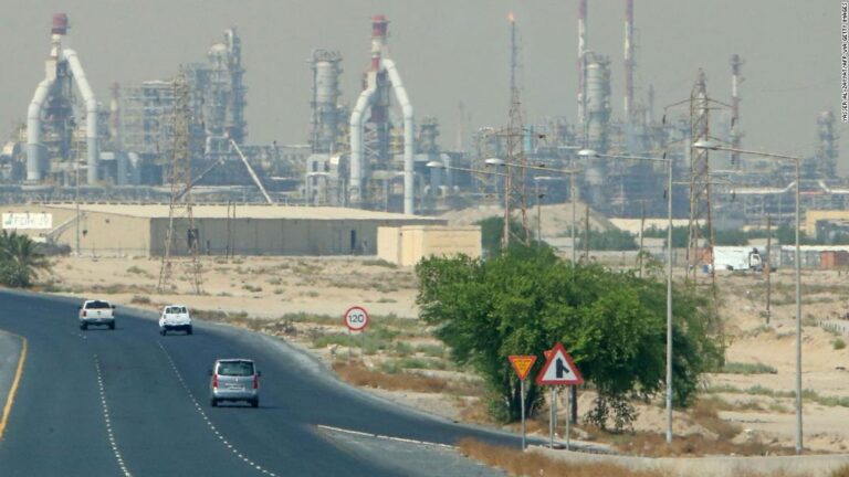 Workers injured in Kuwait refinery fire, output unaffected