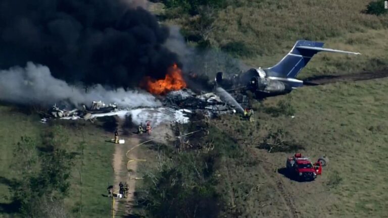 All passengers safely escape after plane crashes outside Houston