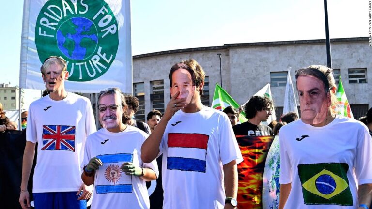 Protesters continue to march in Rome amid G20 summit