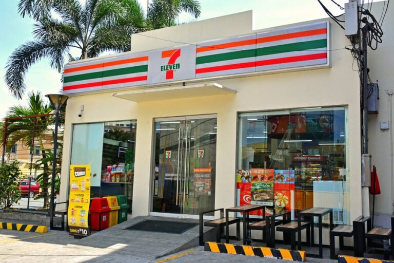 Asia’s richest man to launch 7-Eleven in India