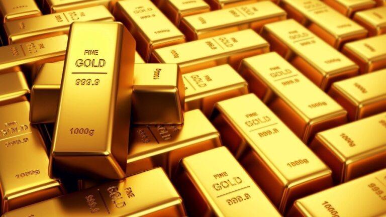 Gold edges lower as US Treasury yields rise