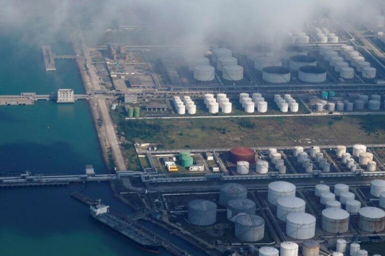 Oil falls after China releases reserves of gasoline, diesel