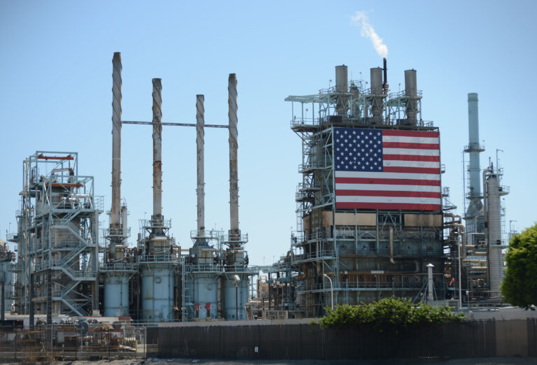Southern California enacts new smog rules on refineries