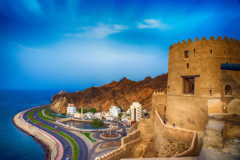 Saudi officials hold talks with Omani counterparts to enhance economic ties