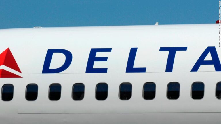 Los Angeles woman faces federal charge after allegedly punching another passenger on Delta flight