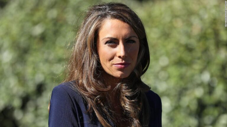 Ex-Trump aide reveals the text she sent to Meadows on Jan. 6