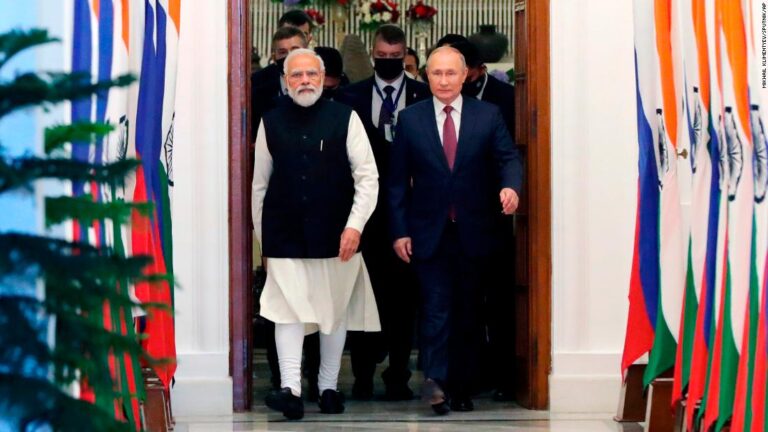 India signs trade and arms deals with Russia during Putin’s visit to New Delhi