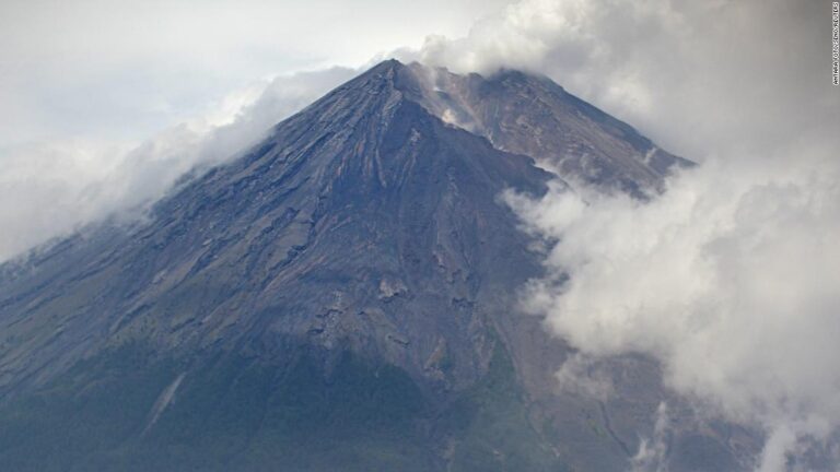 Volcanologists believe ‘dome avalanche’ triggered the eruption. It could happen more