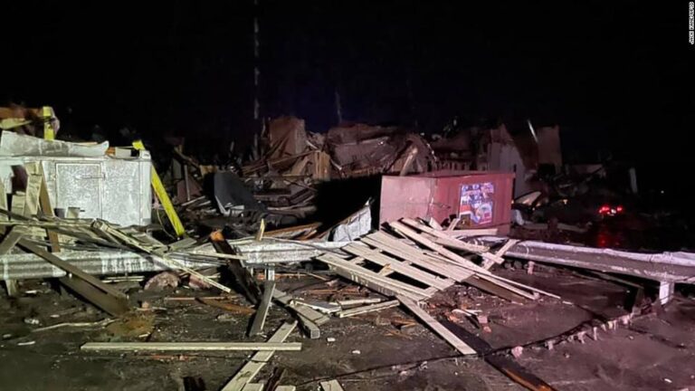 Deadly tornadoes slam through five US states