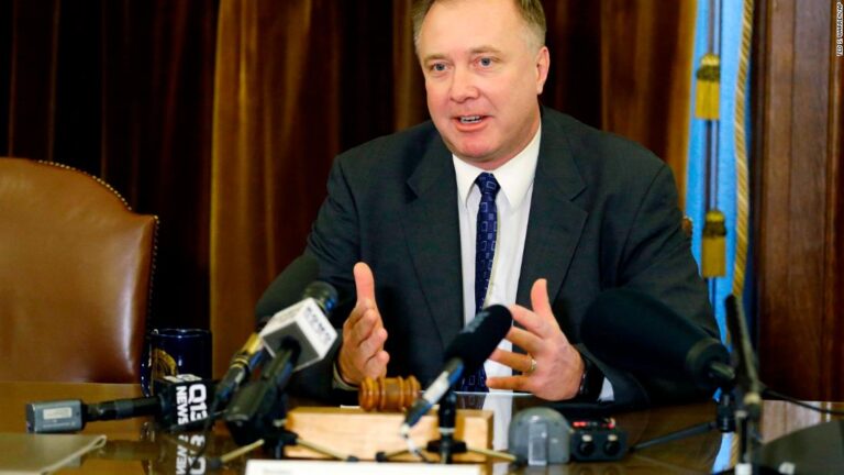 State senator dies a month after telling radio station he had Covid while in El Salvador