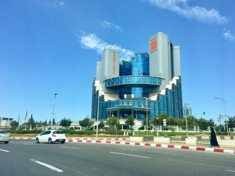 Eni and Algeria’s Sonatrach sign $1.4bn oil deal