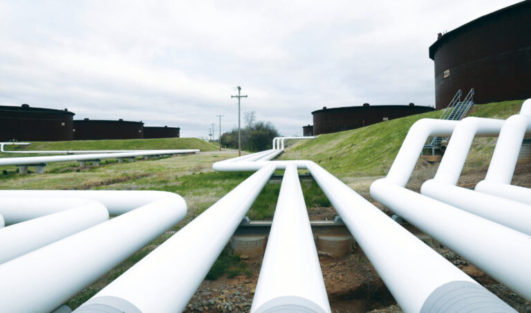 Oil hits $75 as US demand, Fed outweigh virus concern