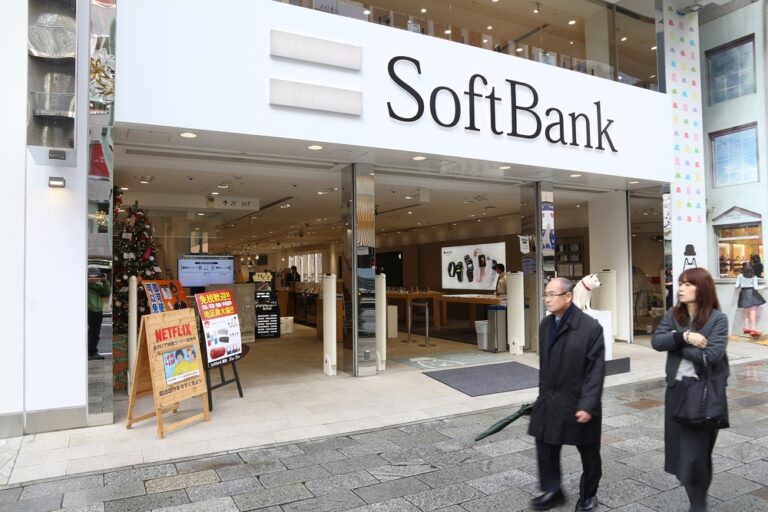 SoftBank stands by Indian digital scene despite Paytm IPO flop