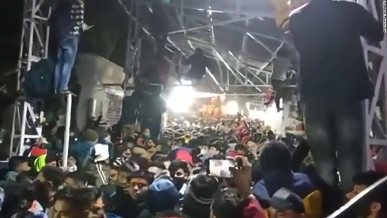 12 killed in stampede at Indian shrine