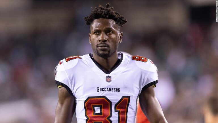 NFL player no longer a part of team after he takes off jersey and leaves sideline mid-game