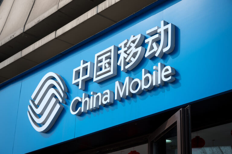 China Mobile’s Shanghai debut lukewarm after US delisting