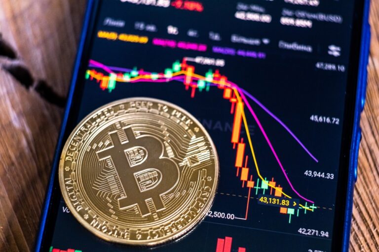 Bitcoin slips ahead of hunt for rate clues in US payrolls: Reuters