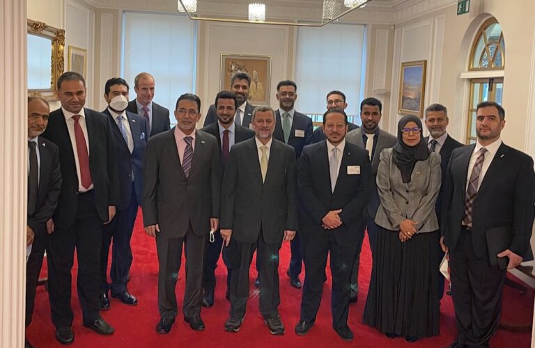 Oman and UK discuss cooperation in clean energy, investment
