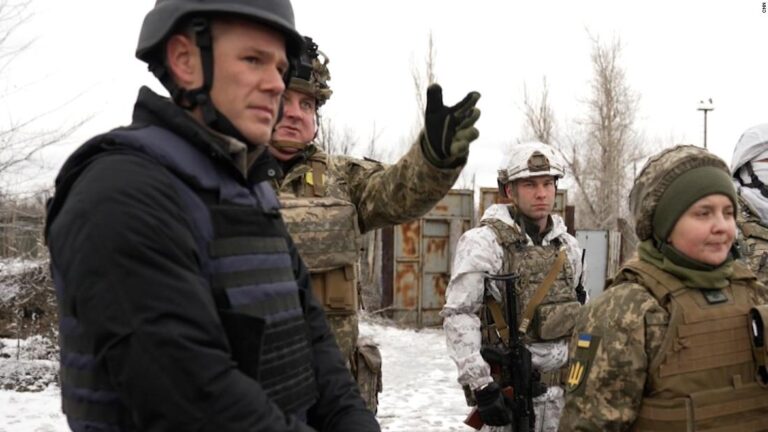 Gunshots rang out as CNN gets first look at standoff in East Ukraine