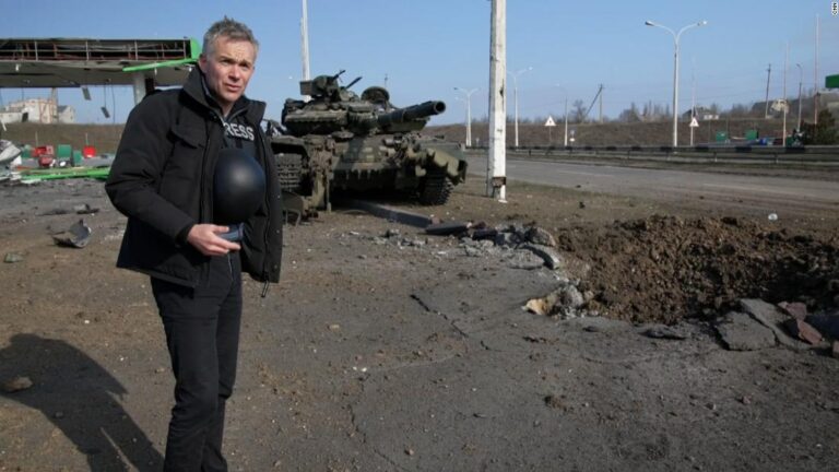 See aftermath of battle over key bridge in Ukraine
