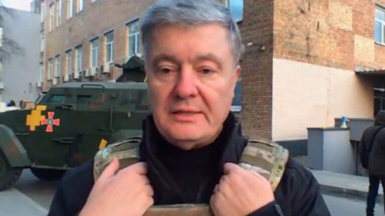 ‘Don’t trust Putin’: Ukraine’s former president speaks to CNN from streets