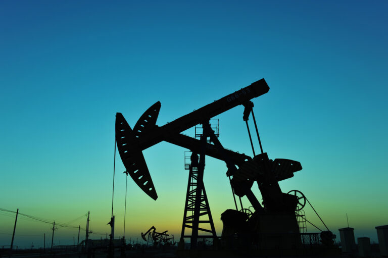 Oil prices climb to 7-year highs on supply disruption fears
