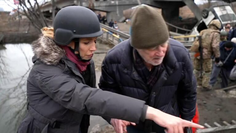 Clarissa Ward stops live report to help elderly evacuees