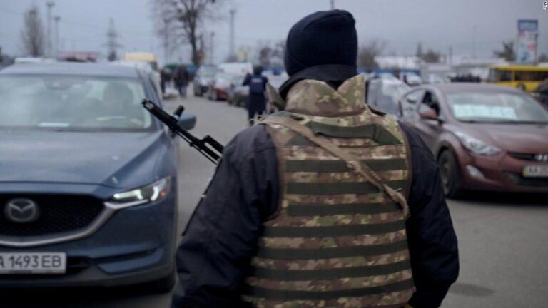 CNN reporter captures mass exodus through safe corridors